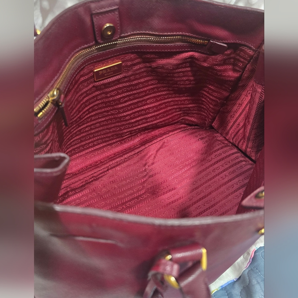 Prada GALLARIA burgandy Bag with COA - Picture 5 of 11